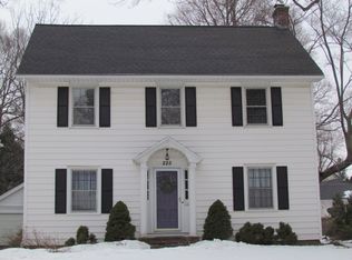 225 Edgemoor Rd, Rochester, NY 14618
