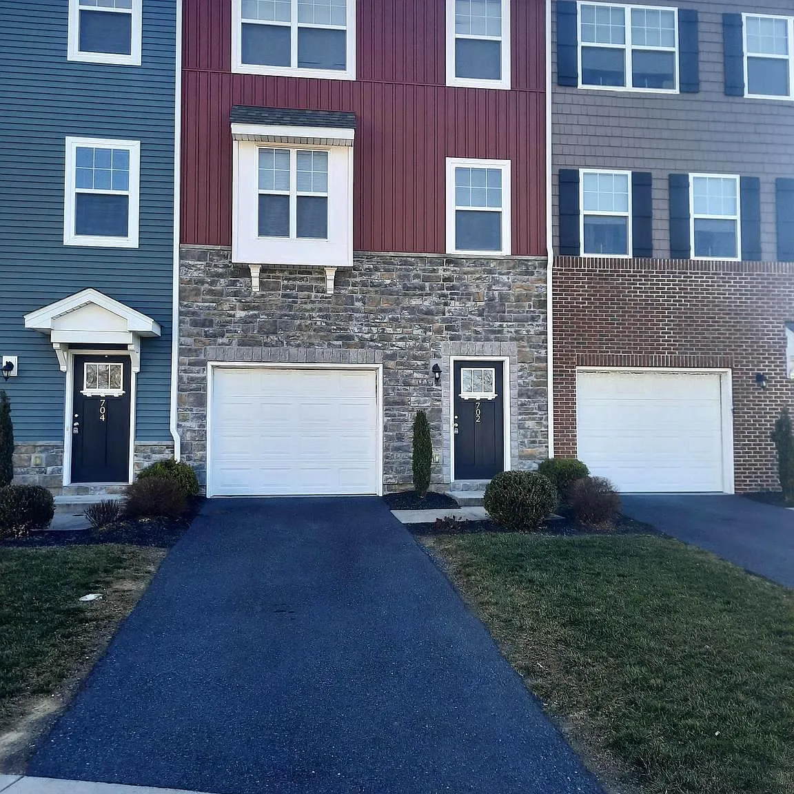 3 bed, 2.5 bath, 2040 sqft, $2,010 — Photo 1