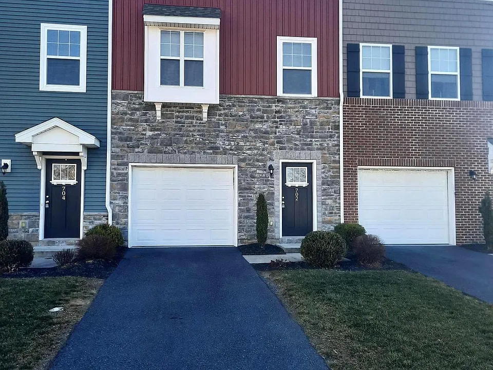 702 Admirals Quay Dr
