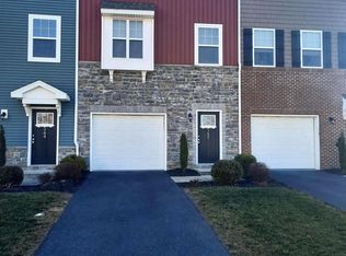 702 Admirals Quay Dr, Mechanicsburg, PA 17050
