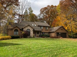 2088 Autumn Leaves Cir, Green Bay, WI 54313
