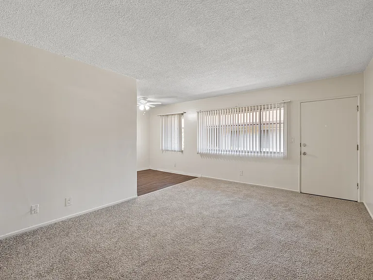 621-625 W. Hyde Park Blvd. — Photo 23