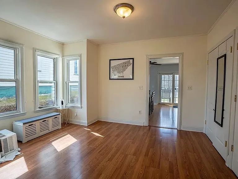 210 S Keystone Ave — Photo 1