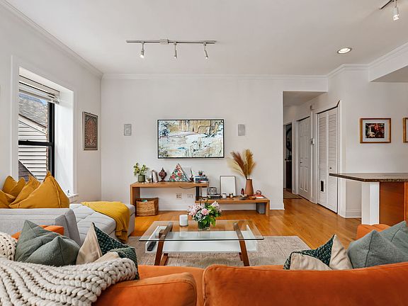 5th image of 1856 N Sawyer Ave #301