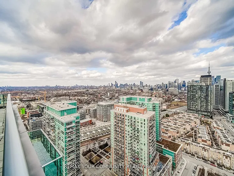 150 E Liberty St #Penthouse 2 — Photo 33