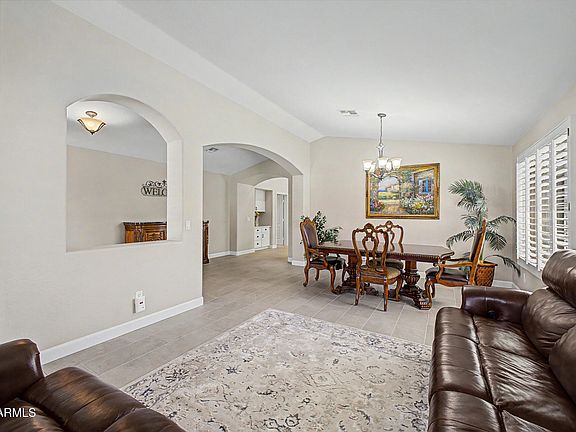 5th image of 250 E CHELSEA Lane