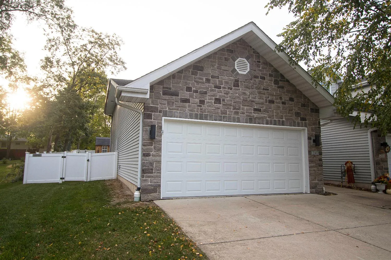 241 N Viant St photo 1