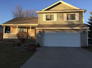 3060 Williamsburg Dr, Lincoln, NE 68516