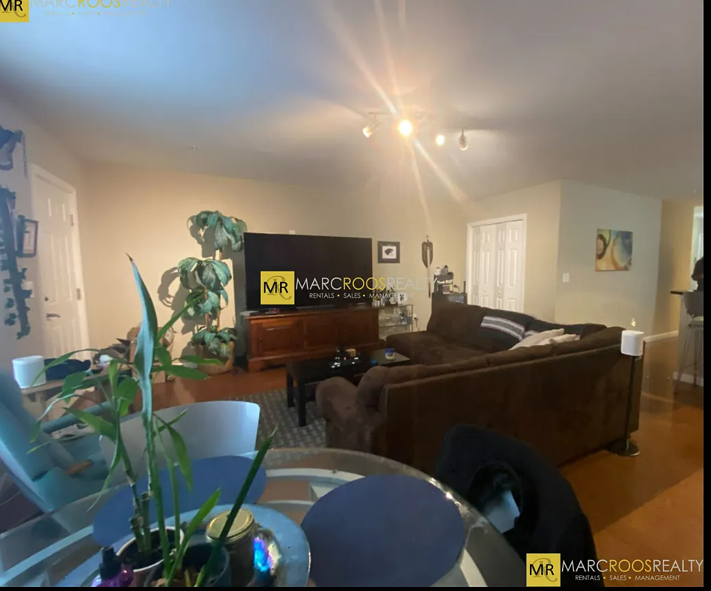3 bed, 1655 sqft, $3,900 — Photo 4