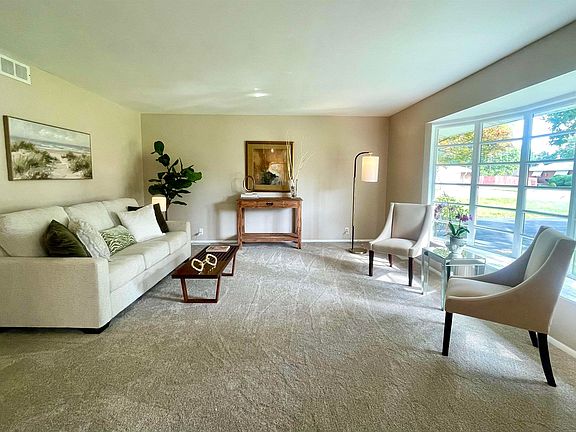 4th image of 1125 N Bittersweet Ln