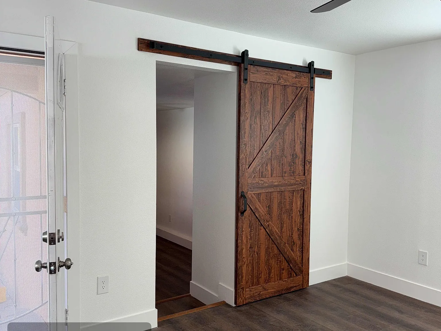 3 bed, 1100 sqft, $3,255 — Photo 3