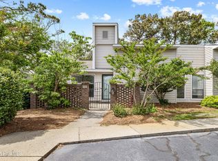 105 Bay Ct, Morehead City, NC 28557