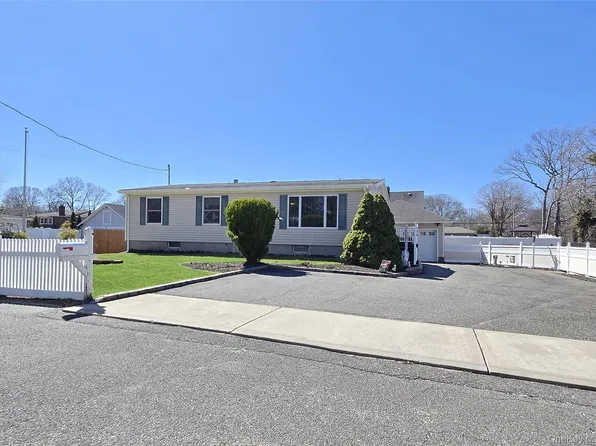 146 Webster Avenue, Ronkonkoma, NY 11779