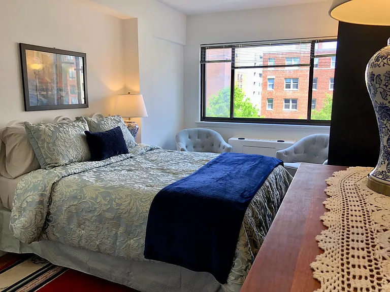 Staged 770 Sq Ft One Bedroom
