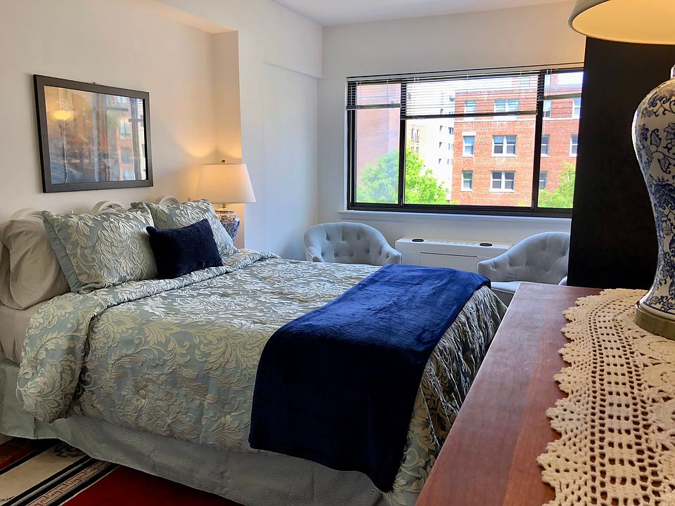 Staged 770 Sq Ft One Bedroom