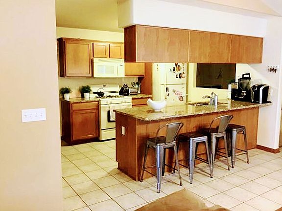 3rd image of 690 Queens Ct