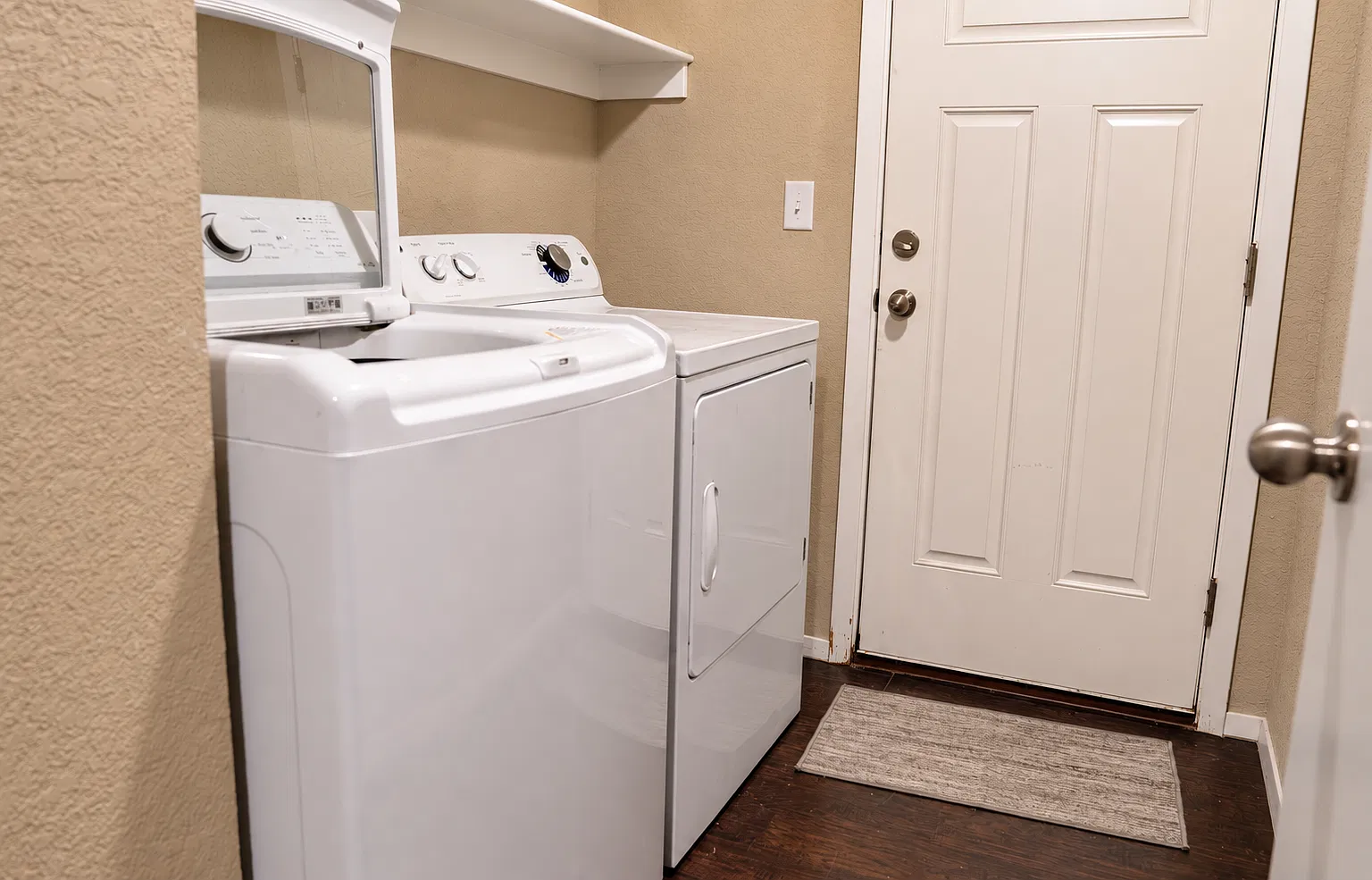 3 bed, 1370 sqft, $1,875 — Photo 3