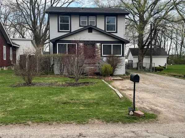 148 Marion Ave, Waterford, MI 48328