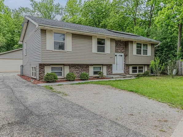 2729 Lowery Ct, Zion, IL 60099