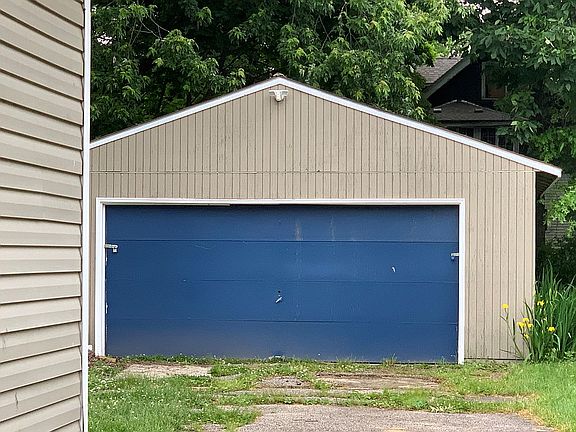 3rd image of 328 Fernwood Dr