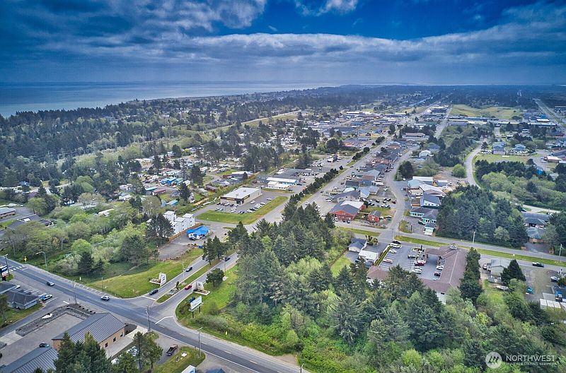 5th image of 899 Ocean Shores Boulevard NW