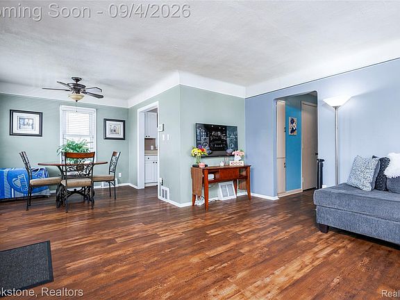3rd image of 1055 8th St