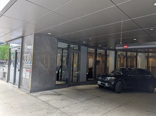 330 Richmond St W #207, Toronto, ON M5V 0M4