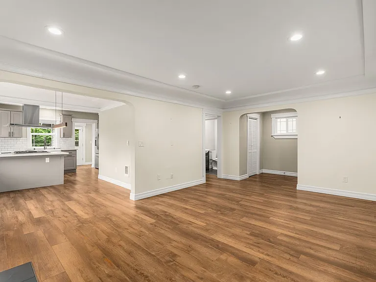 6017 SW Admiral Way — Photo 9