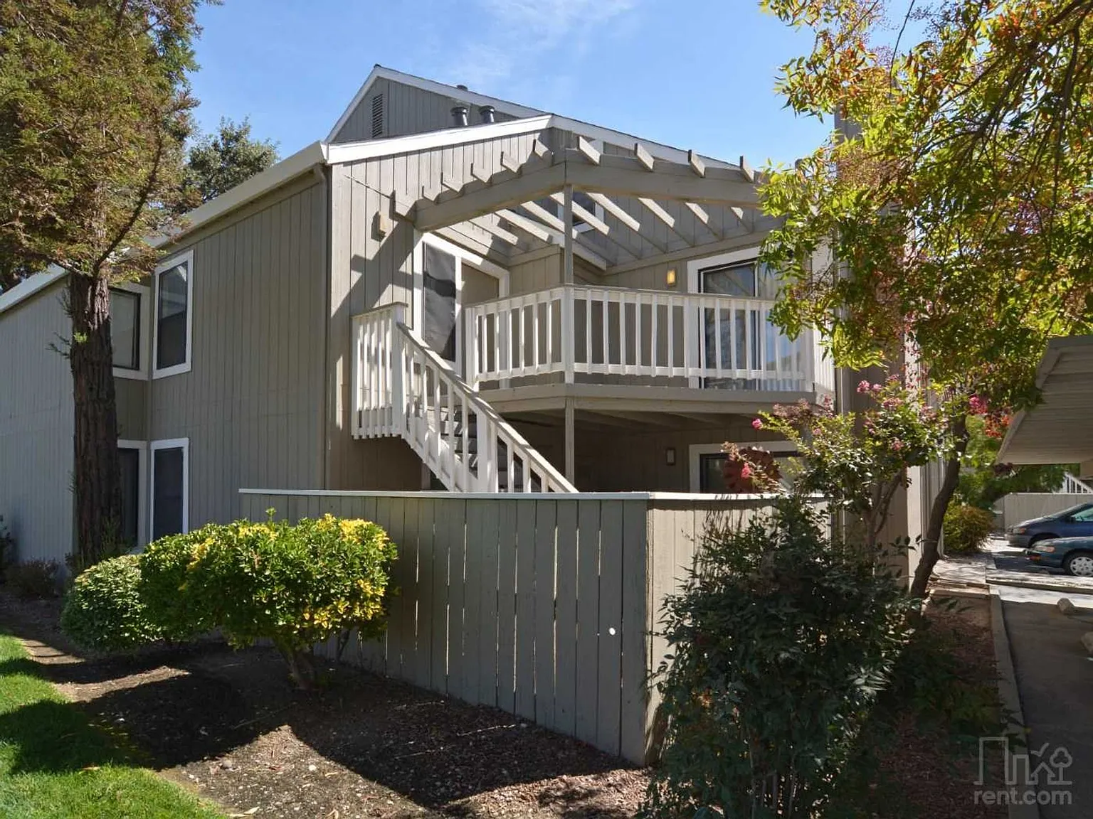 Eastlake Apartments — Photo 3
