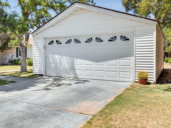3rd image of 4018 W Gardenia Ave