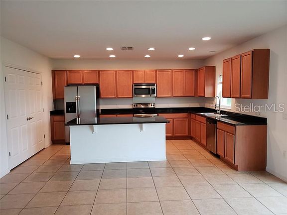 4th image of 2238 Waukegan Dr