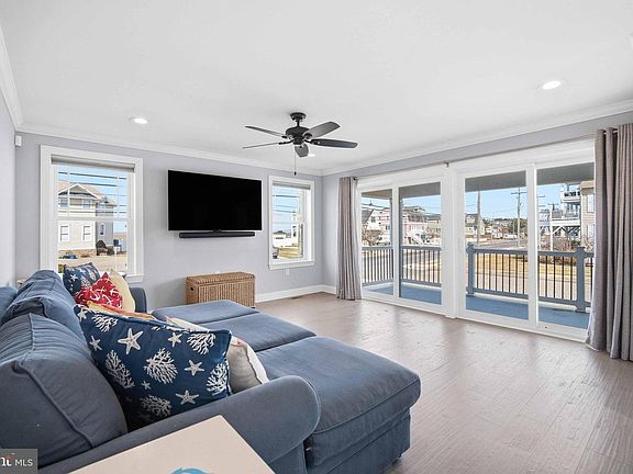 3rd image of 2500 Bayshore Ave