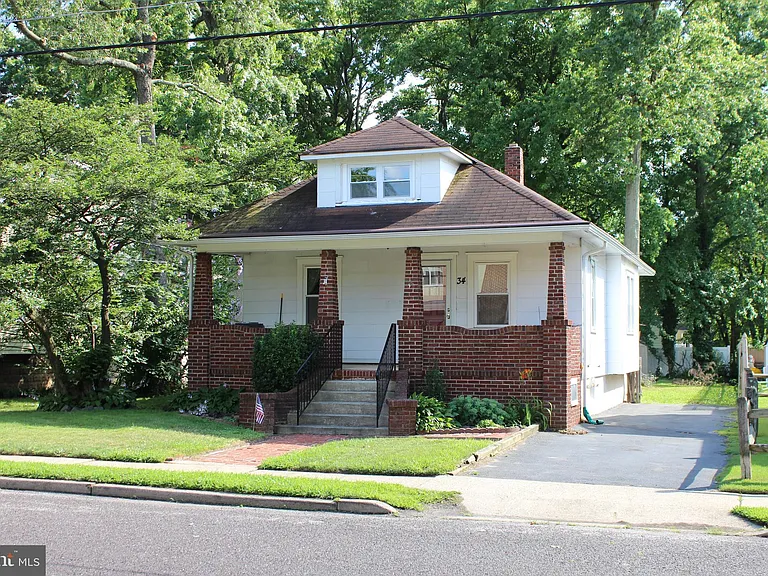 34 S Poplar Ave — Photo 1