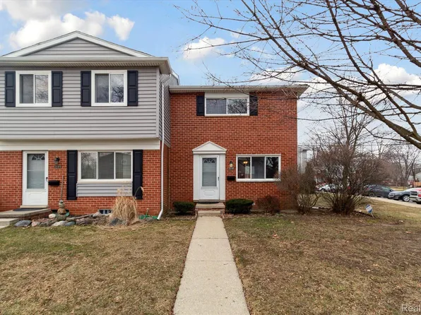 2597 Patrick Henry St, Auburn Hills, MI 48326