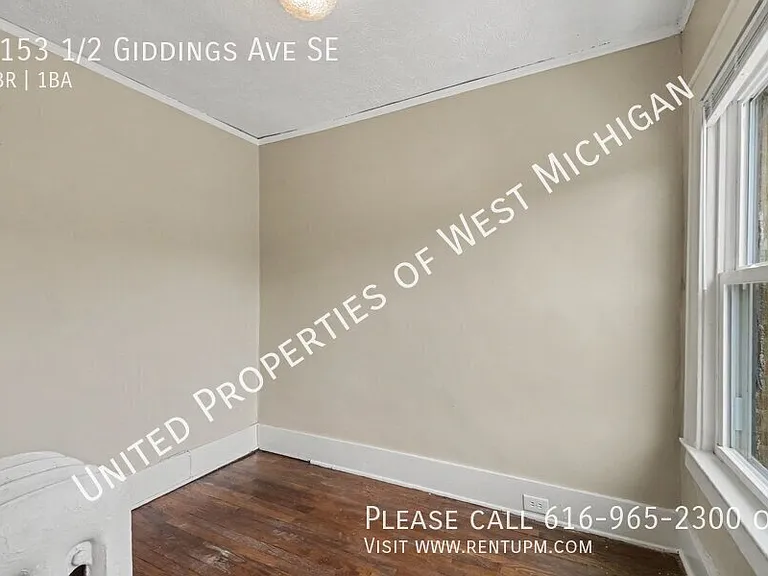 1153 1/2 Giddings Ave SE — Photo 11