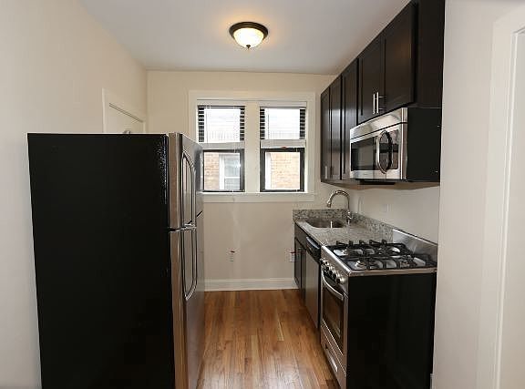 2nd image of 4038 N Ashland Ave #E3