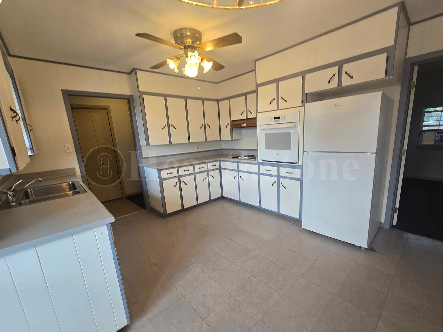 212 N Globe Ave - 1 — Photo 3