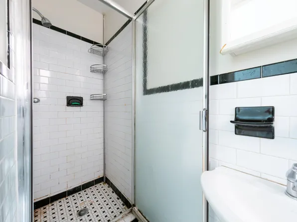 940 Street Nicholas's Avenue image 15 of 16