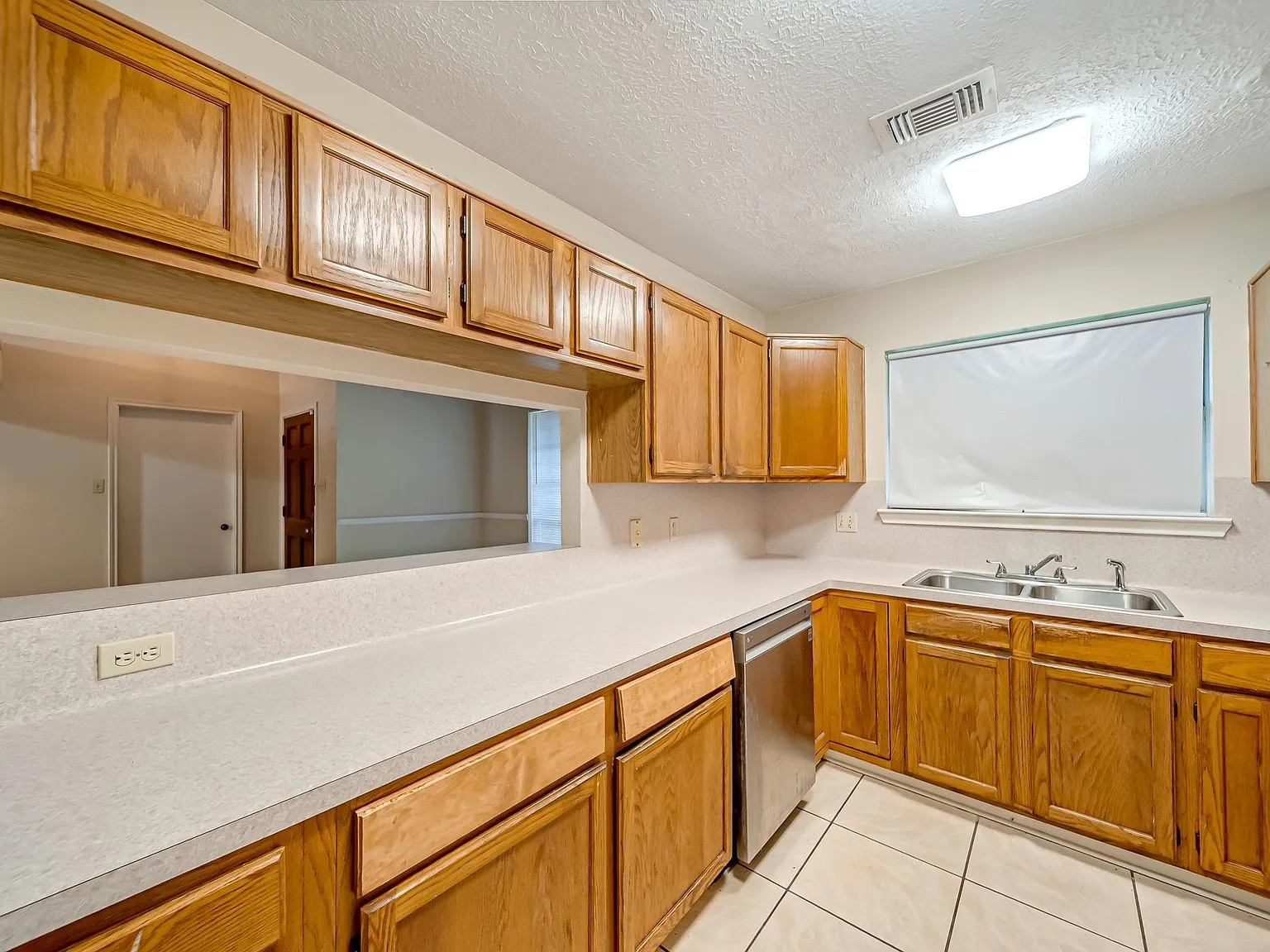 3 bed, 2.5 bath, 1678 sqft, $2,075 — Photo 4
