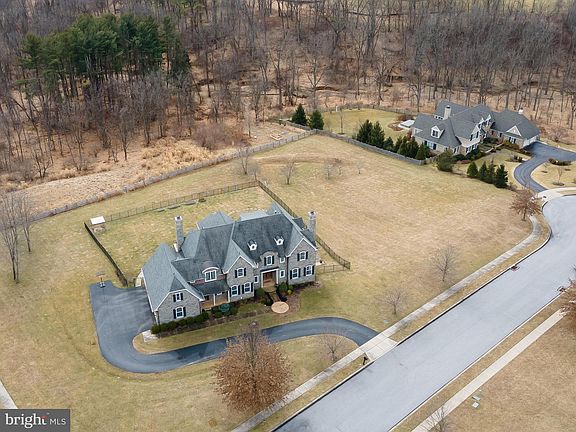 5th image of 1600 Buckingham Pl