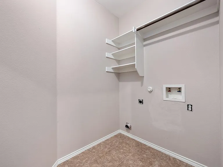 799 Clear Springs Holw — Photo 21