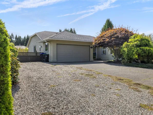 662 Redwood Dr, Qualicum Beach, BC V9K 1A2
