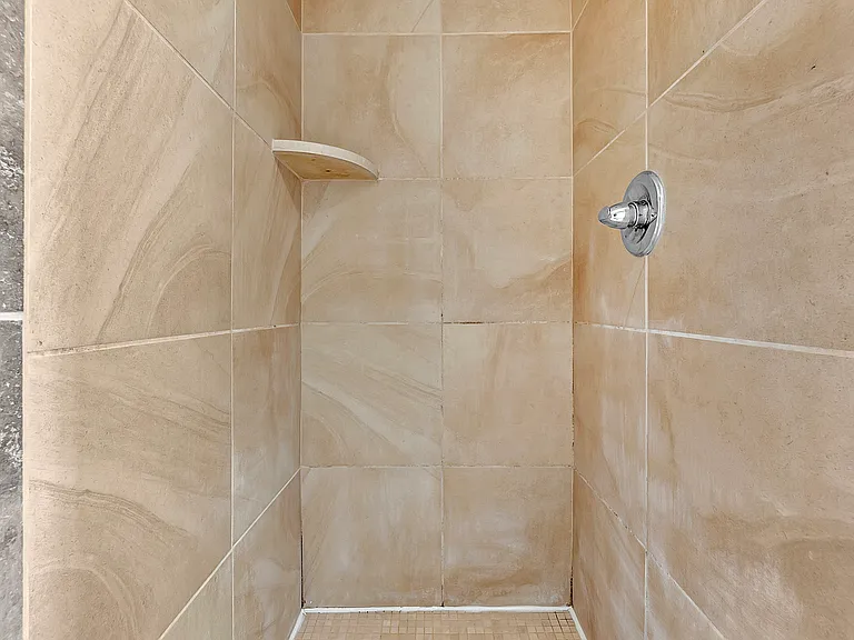 410 Boston St — Photo 13