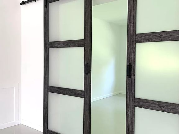 4th image of 646 Wall St