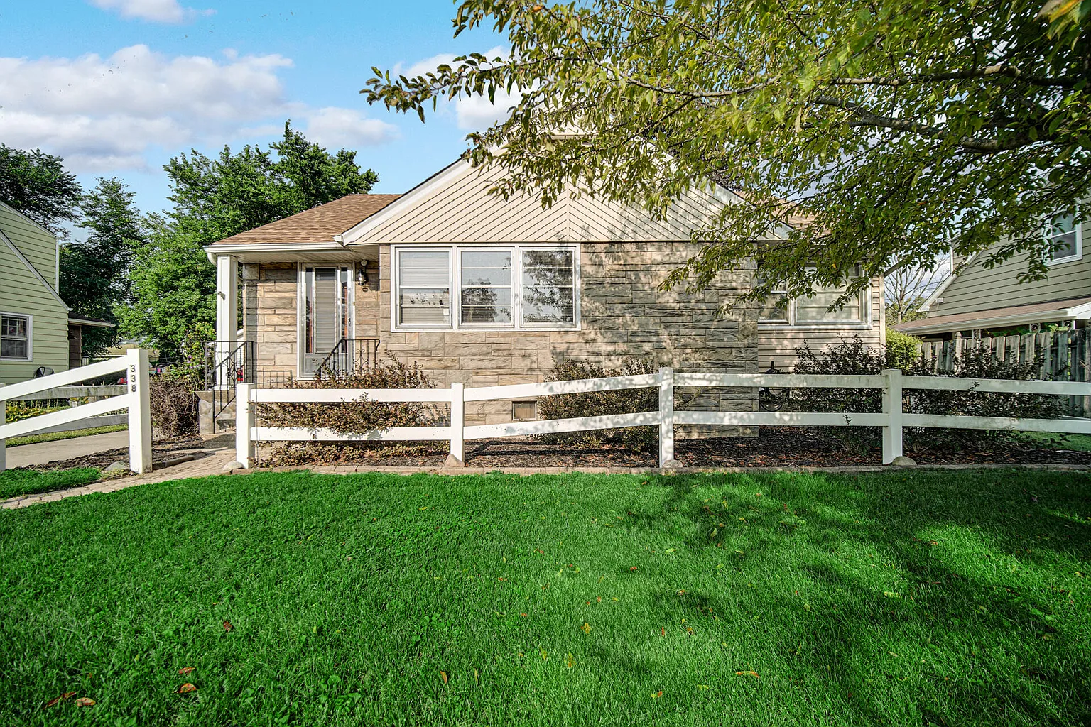 338 N Woodlawn Ave photo 1