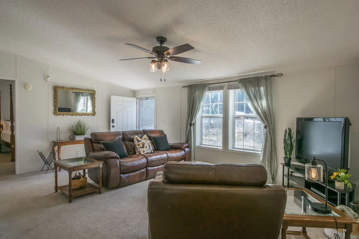 3 bed, 2.0 bath, $3,843 — Photo 2