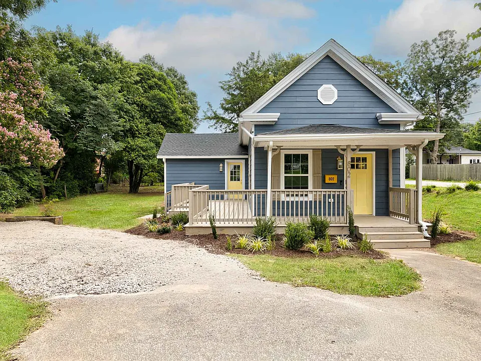 802 Mill St