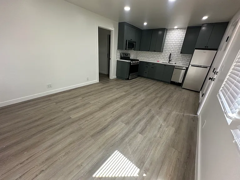 652 Jeffries Rd #B — Photo 3