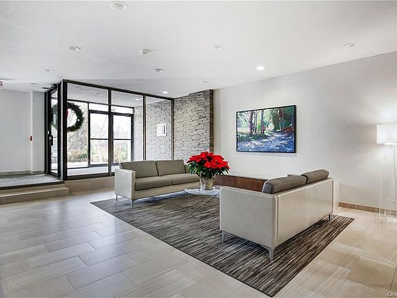2nd image of 412 Benedict Ave APT 3D