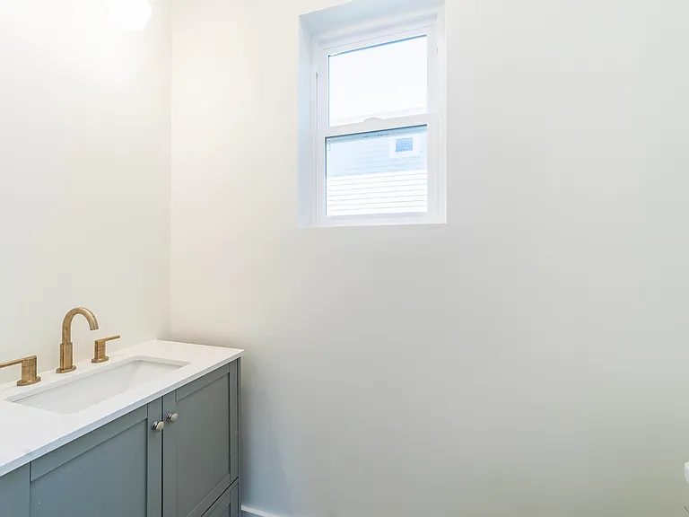 962 Alexander St — Photo 18